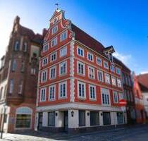 Wohn- und Geschäftshaus an einem der schönsten Plätze Norddeutschlands - Lüneburg