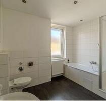 Renovierte 2-Zimmer- Wohnung mit Balkon und neuem Badezimmer, sofort bezugsfrei - Nürnberg Rabus