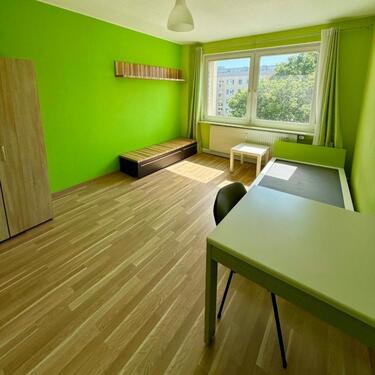 Foto - Helles WG-Zimmer verfügbar, voll möbliert mit Top-Anbindung!