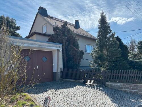 Foto - Einfamilienhaus mit 4 Zimmern, Garage und großem Grundstück