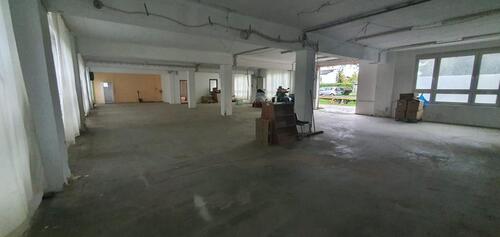 Foto - Lagerhalle Erdgeschoss ca. 300 mit Büroräume und WC anlage