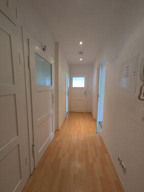 Foto - +++FREUNDLICHE 3-R. WHG+M. BALKON+BAD M. WANNE U. FENSTER+++