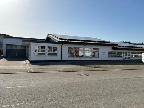 Foto - Gewerbehalle mit Sozialräume, für Produktion, Praxis, Lager, Büro