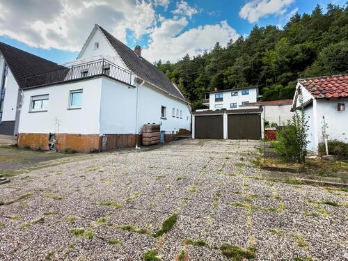 Foto - Einfamilienhaus mit Garten und 2 Garagen