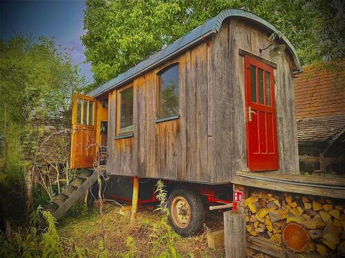 Foto - Autarker ökologischer Zirkuswagen mit Zentralheizung und PV