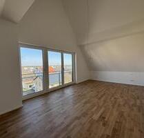 Neubau-Highlight in Ulm-Lehr: Helle 3-Zimmer-Dachgeschosswohnung mit Einbauküche