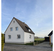 Erstbezug nach umfassender Sanierung. Freistehendes Einfamilienhaus mit großem Garten und zwei Garagen in Fröndenberg - Fröndenberg (Ruhr)