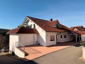 Foto - Großzügige Wohnung (118 m²) mit Garten, Balkon, Terrasse, Carport