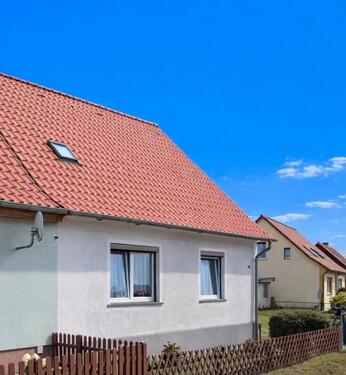 Foto - Sanierungsbedürftige Doppelhaushälfte mit Nebengebäude