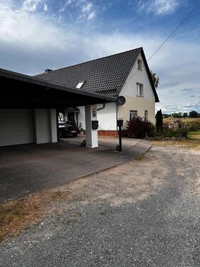Foto - Großzügiges Einfamilienhaus mit Wirtschaftsgebäude & viel Platz