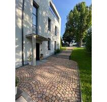 Treuen, exklusive 4 Zi.-Etagenwhg. (120m²) Terrasse + XL Garage..