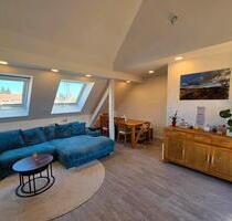 Provisionsfrei lichtdurchflutete 3 Zimmer Dachgeschosswohnung - Berlin Spandau