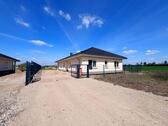 Foto - Moderner Bungalow aus 2024 in ruhiger Ortsrandlage