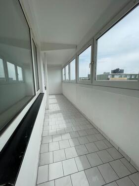 Foto - Helle 2-Zimmer-Wohnung mit verglaster Loggia