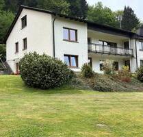 Wohnhaus in Attendorn, unverbaubar mit Wiesen und Teich