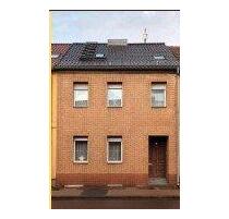 Sanierungsbedürftiges Reihenmittelhaus mit Nebengelass und Garage - Coswig (Anhalt)