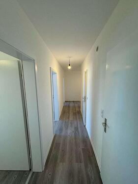 Foto - Neu renovierte 3 Zimmerwohnung - 790,00&nbsp;EUR Kaltmiete, ca.&nbsp; 83,00&nbsp;m&sup2;