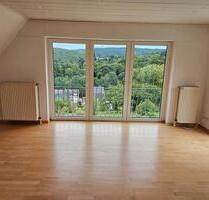 Gepflegte 4-Zimmer DG-Wohnung mit Süd-Balkon und toller Aussicht - Georgsmarienhütte
