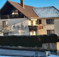 Solides Einfamilienhaus mit großem Grundstück von privat . - Haigerloch