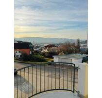 Helle 3-Zimmer-Wohnung, frisch renoviert mit Balkon und Garage - Mosbach