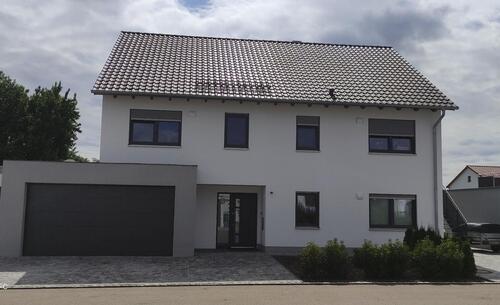 Foto - Meisonettewohnung mit Doppelgarage und Grundstück