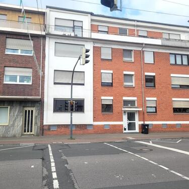 Foto - Zentral gelegene 4-Zimmerwohnung, Erdgeschoss+gr. Balkon+Garage