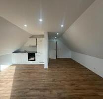 Mietwohnung - modernisierte 2 Zimmer-Dachgeschosswohnung - Weil Im Schönbuch