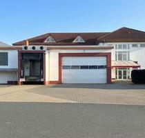 Modernisierte Produktionshalle mit Kühlräumen und Lager in Hüttenberg