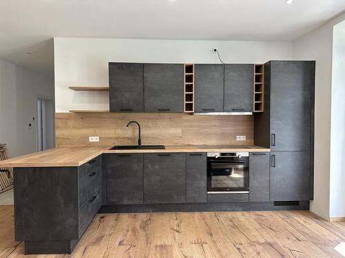 Foto - 5 Zimmer EG-Wohnung, Einbauküche, Terrasse und Garten