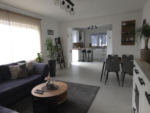 Foto - Kernsanierte 3 Zi-Wohnung mit Balkon & Doppelgarage