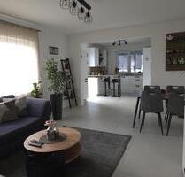 Kernsanierte 3 Zi-Wohnung mit Balkon & Doppelgarage - Göppingen Bruckwasen