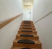 Moderne Dachgeschosswohnung mit Einbauküche - Reichartshausen