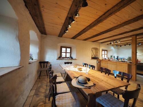 Foto - Großes Haus, Brunnen, Pellets, Solar, Gemüsegarten, Nebengebäude