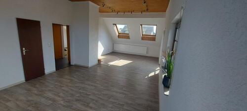 Foto - Schöne, helle 3-Zimmer-Dachgeschosswohnung mit EBK in Höpfingen