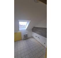 Helle Mietwohnung Dachgeschoss ca. 63 m² 3,5 Zimmer ab 0126 - Kuchen