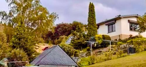 Foto - Tiny House, kleines Haus, Bungalow mit Garage in idyll. Lage