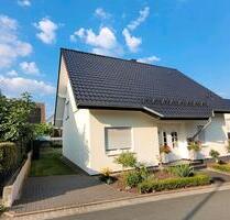 Freistehendes Einfamilienhaus mit großer Garage - Bad Driburg