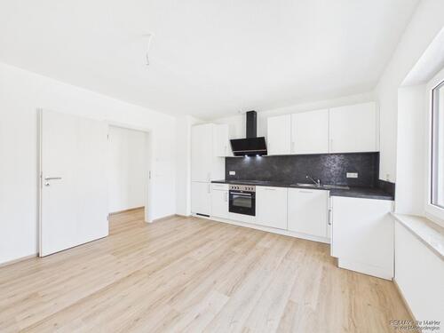 Foto - ERSTBEZUG nach komplett Sanierung mit Einbauküche