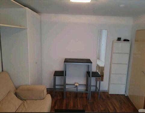 Foto - 1 Zimmer in SB (Küche Bad) - 300,00 EUR Kaltmiete,