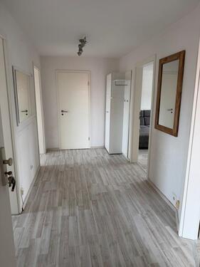 Foto - 3-Zimmer Wohnung - 900,00&nbsp;EUR Kaltmiete, ca.&nbsp; 77,00&nbsp;m&sup2;