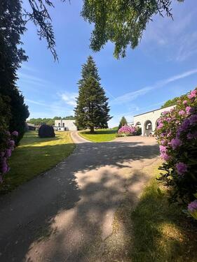 Foto - Parkähnliches Anwesen mit Reithalle und großem Grundstück