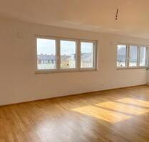 Geräumige, tolle Wohnung im 6.OG mit Loggia, hochwertiger Einbauküche, Parkett und BadewanneDusche - Dresden Neustadt Geräumige, tolle Wohnung im 6.OG mit Loggia, hochwertiger Einbauküche, Parkett und BadewanneDusche - Dresden Neustadt