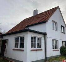 Massive DHH am Stadtpark mit Hof-Ensemble - Hamburg Harburg