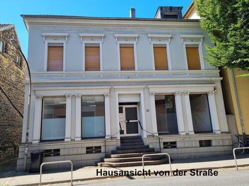 Foto - Historisches Mehrfamilienhaus mit Gewerbeteil