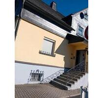 Doppelhaushälfte - 90.000,00&nbsp;EUR Kaufpreis, ca.&nbsp; 180,00&nbsp;m&sup2; in Teuschnitz (PLZ: 96358)