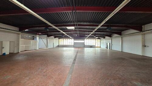 Foto - Große, moderne KFZ-Halle 800m² mit großzügiger, überdachter Freifläche und Wohnung in Geldern