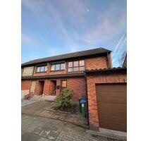 Sanierte Doppelhaushälfte mit Garten u. Garage in Schmachtendorf - Oberhausen