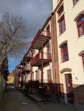 Foto - Hochparterre mit Fußbodenheizung, Balkon und EBK: 2-Zi-Wohnung im sanierten Altbau