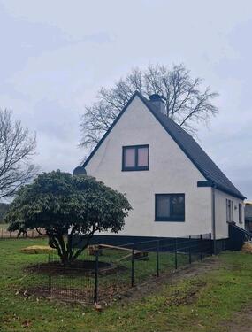 Foto - Freistehendes Einfamilienhaus mit großem Grundstück.