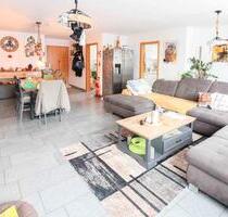 Schöne 3 Zimmer Wohnung mit Naturstein Fliesen - Bietigheim-Bissingen